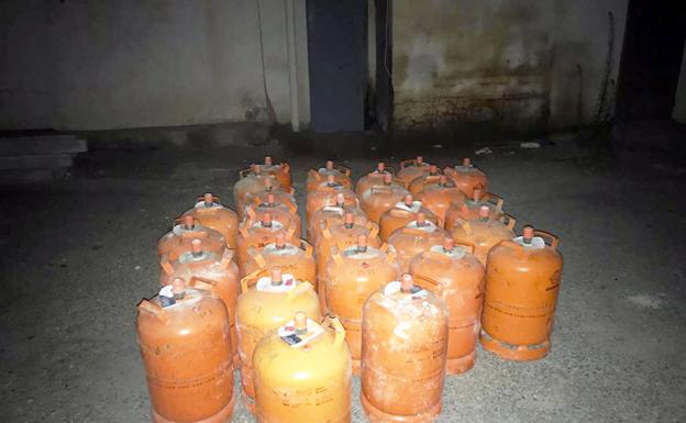 La Policía Local de Baza detiene a dos individuos por el robo de 35 bombonas de butano
