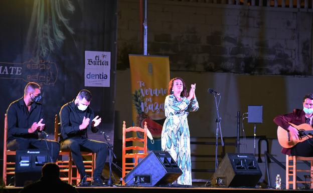 Éxito de Encarna Anillo y Potito en el Festival Flamenco de Baza