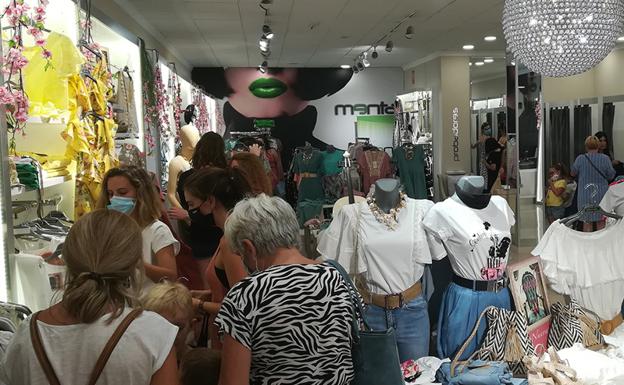 La «Noche en blanco» saca a la calle a numerosos bastetanos