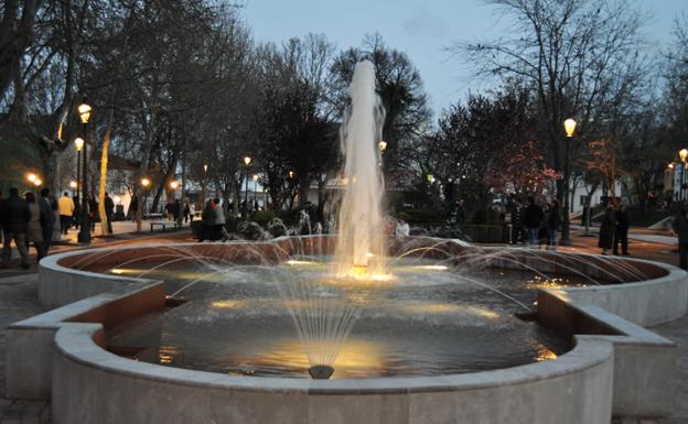 Una decena de pilares y fuentes históricas ya lucen renovadas