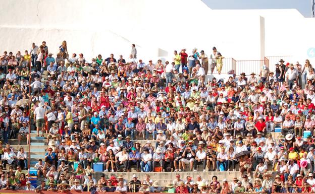 Baza pide que se suspenda una corrida de toros de Enrique Ponce para evitar aglomeraciones