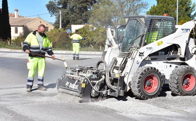 Plan de mejora del firme en una quincena de calles de Baza