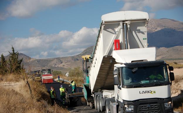 La Junta mejora un tramo de 1,5 km de la carretera A- 4301 entre Huéscar y Santiago-Pontones