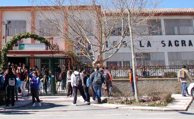 El IES la Sagra abierto con 21 positivos por Covid