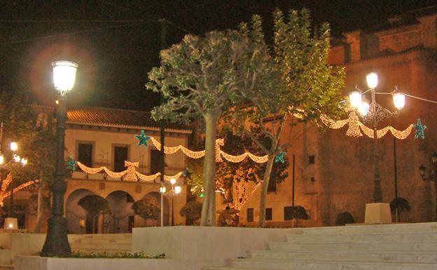Baza aplaza el encendido del alumbrado navideño al mes de diciembre