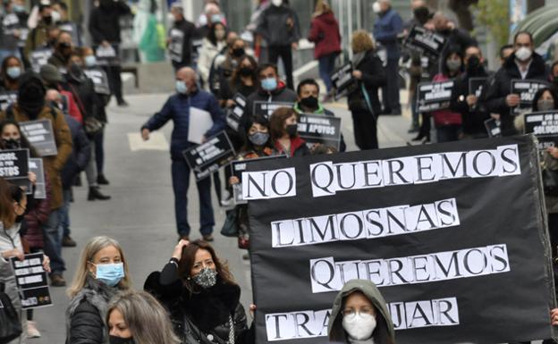 Baza pide a las administraciones públicas un plan de apoyo al comercio local