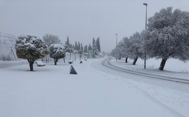 Cuatro familias aisladas por la nieve en Puebla de Don Fadrique