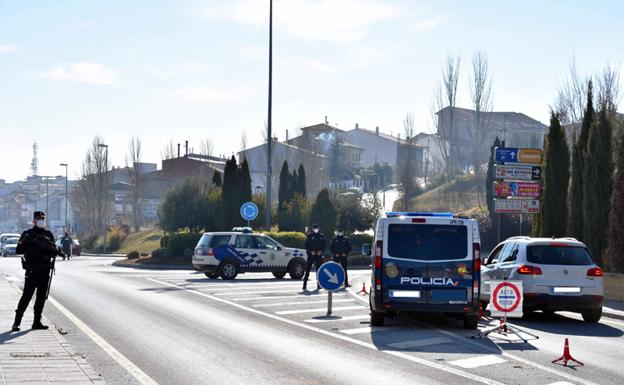 Baza suma 46 nuevos positivos, supera tasa de 1000 y se abona al cierre de actividades no esenciales durante 14 días
