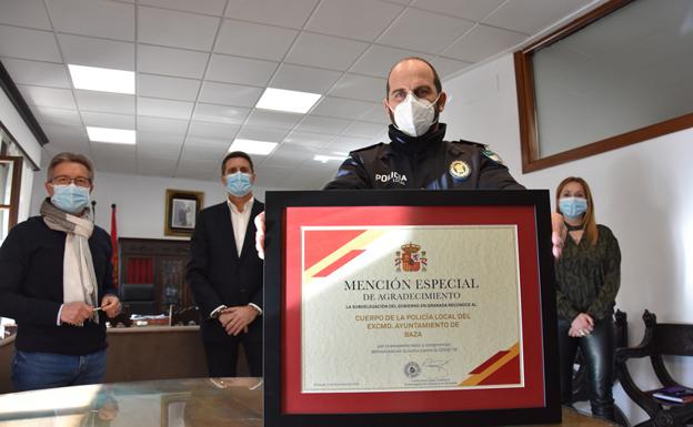 Reconocimiento a la Policía Local y Protección Civil de Baza