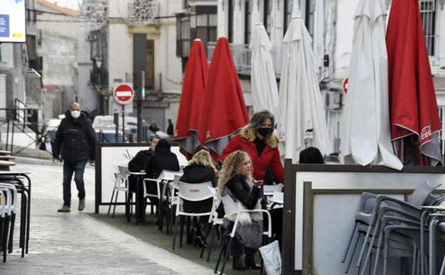 Baza, con una tasa de 954, se abona a la apertura del comercio no esencial