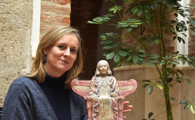 El Ayuntamiento envía una escultura de la Dama de Baza al programa Cuarto Milenio