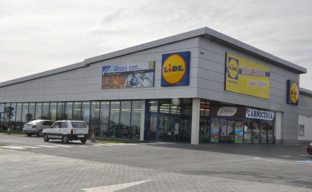 Un hombre fallece en un supermercado de Baza