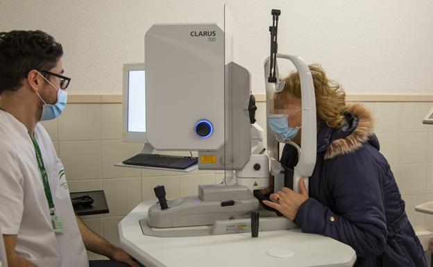 El Servicio de Oftalmología del Hospital del Baza dispone de un nuevo retinógrafo de última generación