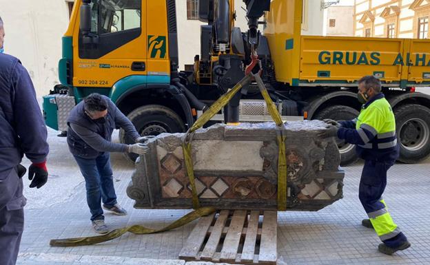 Aparece el frontal del altar de la Iglesia Mayor de Baza destruido parcialmente en 1936