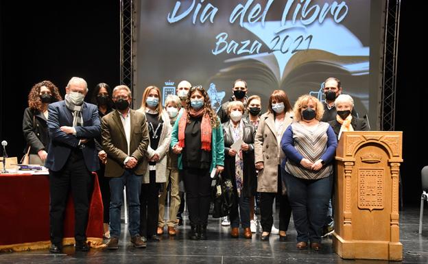 El Auditorio Enrique Pareja acoge un encuentro de escritores locales