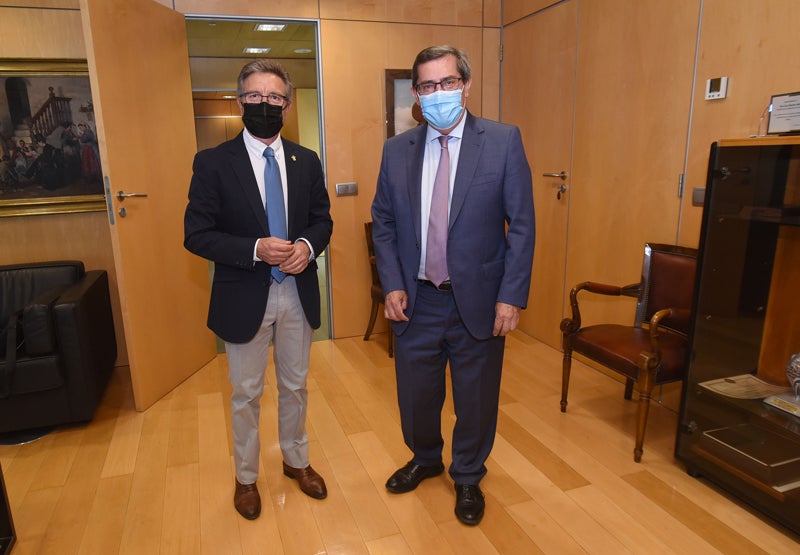 El alcalde de Baza se entrevista con el presidente de la Diputación de Granada