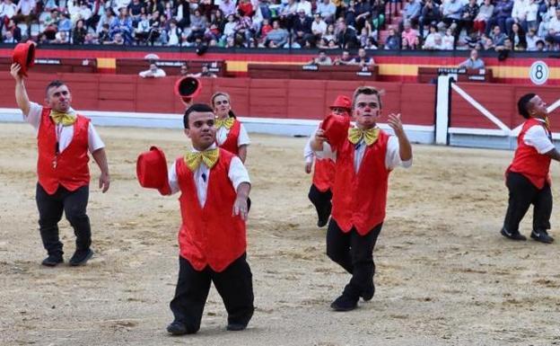 La Junta advirtió con expedientar al Ayuntamiento de Baza si no retiraba su apoyo a los 'enanitos toreros'