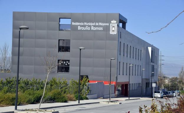 Ascienden a tres los hospitalizados en el brote de Baza, ninguno grave