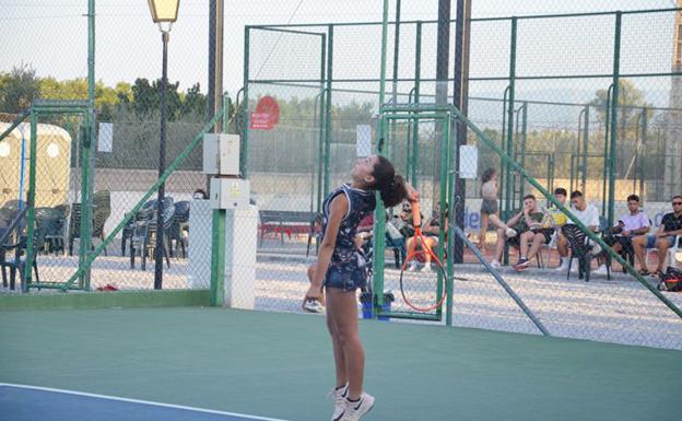 La tenista marroquí Sofia Habad se cuela en los cuartos de final del Open J. Castillo de Baza
