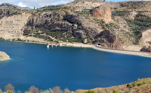 El Ayuntamiento de Baza pide que se termine la conducción de agua desde Castril