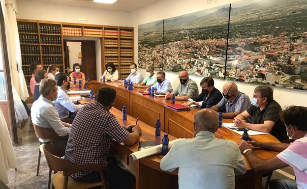 La 'Mesa de Baza por el diálogo entre los sectores agrícola y energético' acerca posturas
