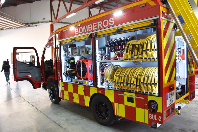 El Parque de Bomberos de Baza dotado de un camión para zonas de difícil acceso