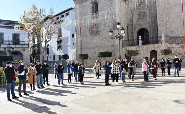 Concentración y minuto de silencio en Baza como homenaje a Lorena Requena