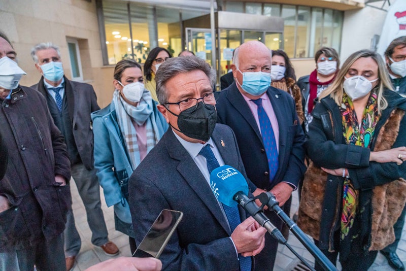El alcalde de Baza reclama al consejero de Salud estrategias para aliviar los problemas existentes en Atención Primaria