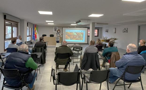 El Ayuntamiento de 'La Puebla' cierra un ciclo de conferencias y talleres del sector primario