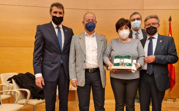 David Valero recibe la bandera de Andalucía