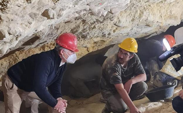 Diputación promueve una investigación en la Cueva de la Arena de Castril