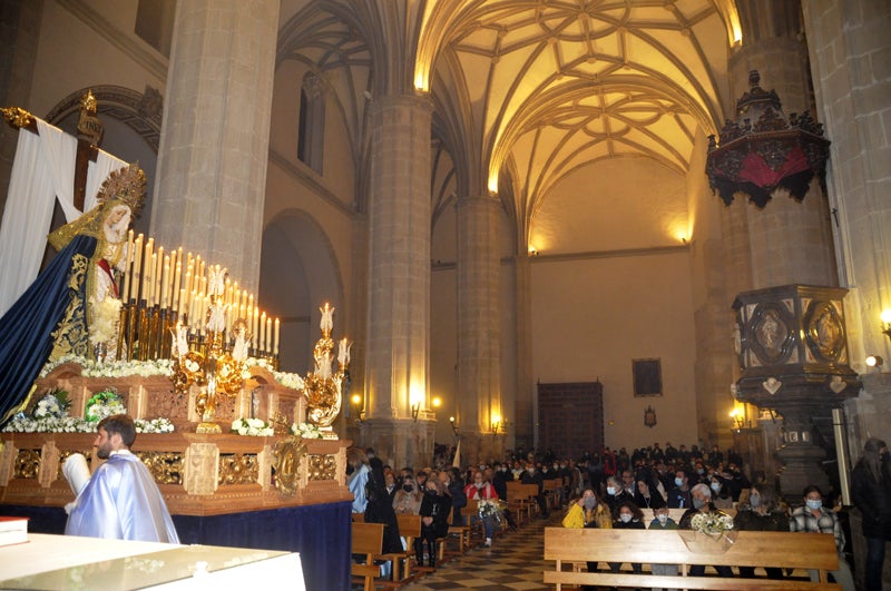 La anunciada lluvia impidió la salida de la Hermandad de la Santa Cruz
