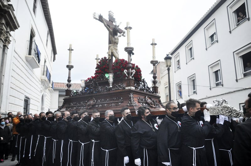 La Virgen de la Soledad y el Cristo de la Misericordia procesionan en el Miércoles Santo