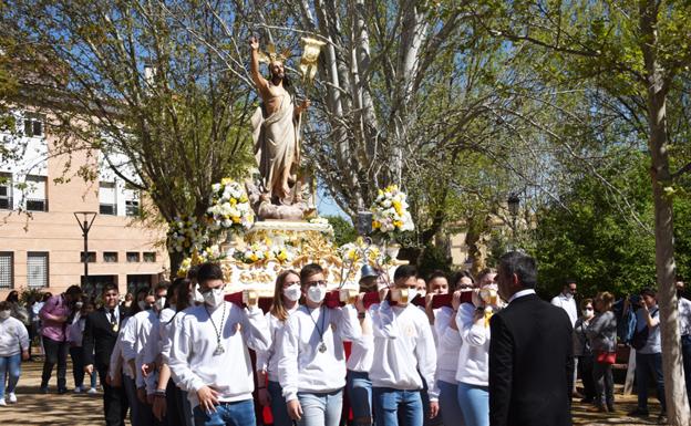 La procesión del Resucitado cierra de forma brillante la Semana Santa en Baza
