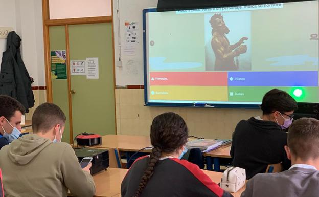 Un concurso de preguntas on line une a miles de alumnos de la clase de Religión