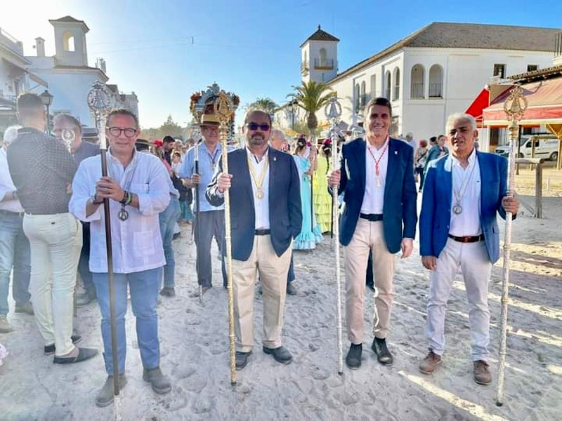 Los rocieros de Baza se presentan ante la Hermandad Matriz junto a su madrina de Gelves