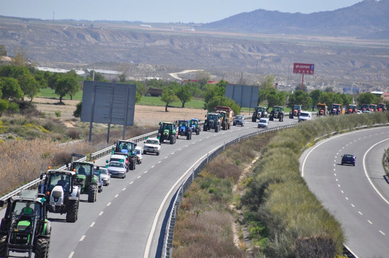 Agricultores mantienen la tractorada de mañana en la comarca de Baza