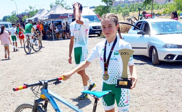 La joven ciclista Adriana Arredondo, campeona de España por equipos y sexta a nivel individual