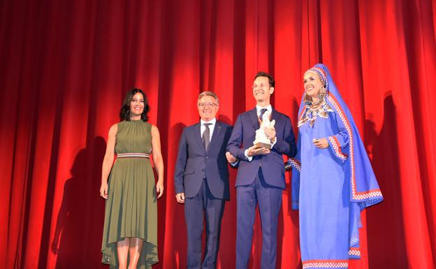 Calio Alonso suma su nombre a la familia de los distinguidos con el Premio Dama de Baza a la Cultura