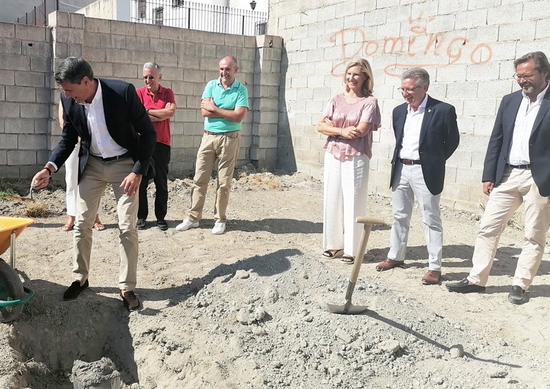 El delegado del Gobierno asiste en Baza al inicio de las obras de edificio de 10 viviendas en alquiler