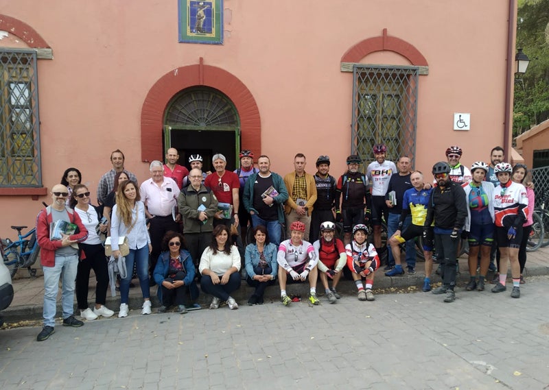 Medio Ambiente presenta una guía de rutas cicloturistas por el Parque Natural Sierra de Baza