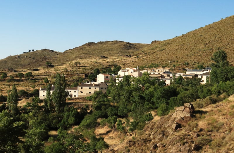 Los serranos de la aldea de Bailén rehabilitan sus viviendas y huertos