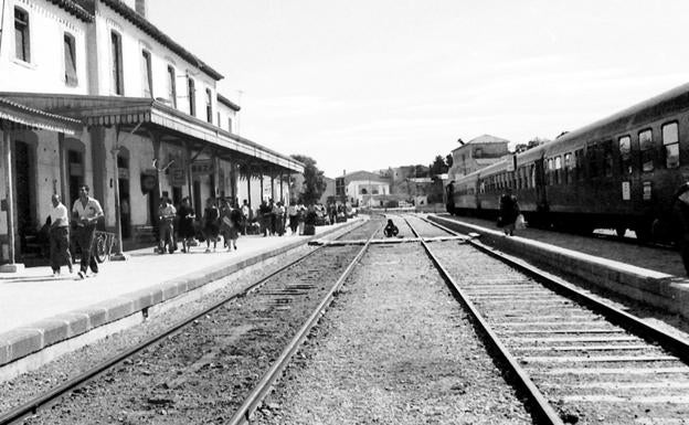300 cartas a Pedro Sánchez para pedirle la vuelta del tren Guadix-Baza-Lorca