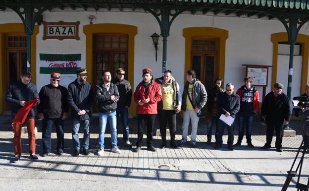 Concentración para reclamar la vuelta del tren suprimido hace 38 años