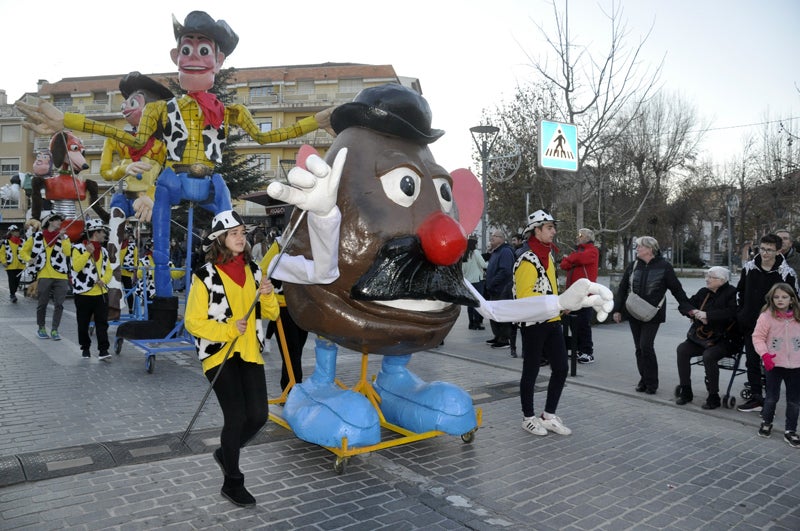 Miles de personas acuden a presenciar la cabalgata de los Reyes Magos en Baza