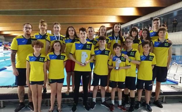CN SunWood Churriana logra el segundo puesto en la categoría alevín femenina en el Campeonato de Andalucía de Natación