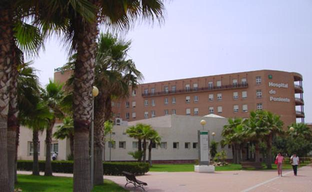 Trasladado al hospital de El Ejido un joven herido por arma blanca en Berja