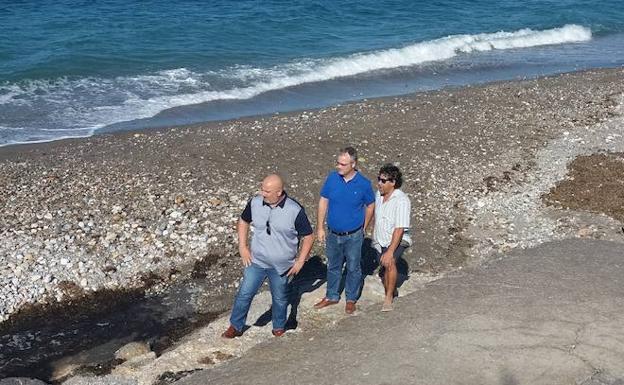 Los socialistas exigen una solución final para la regresión de la playa de Balerma