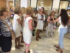 Mujeres de todo el municipio plasman su legado y vivencias en el ‘Libro en Blanco’