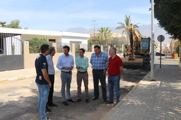 Satisfacción por el buen ritmo de los trabajos de pavimentación en El Ejido